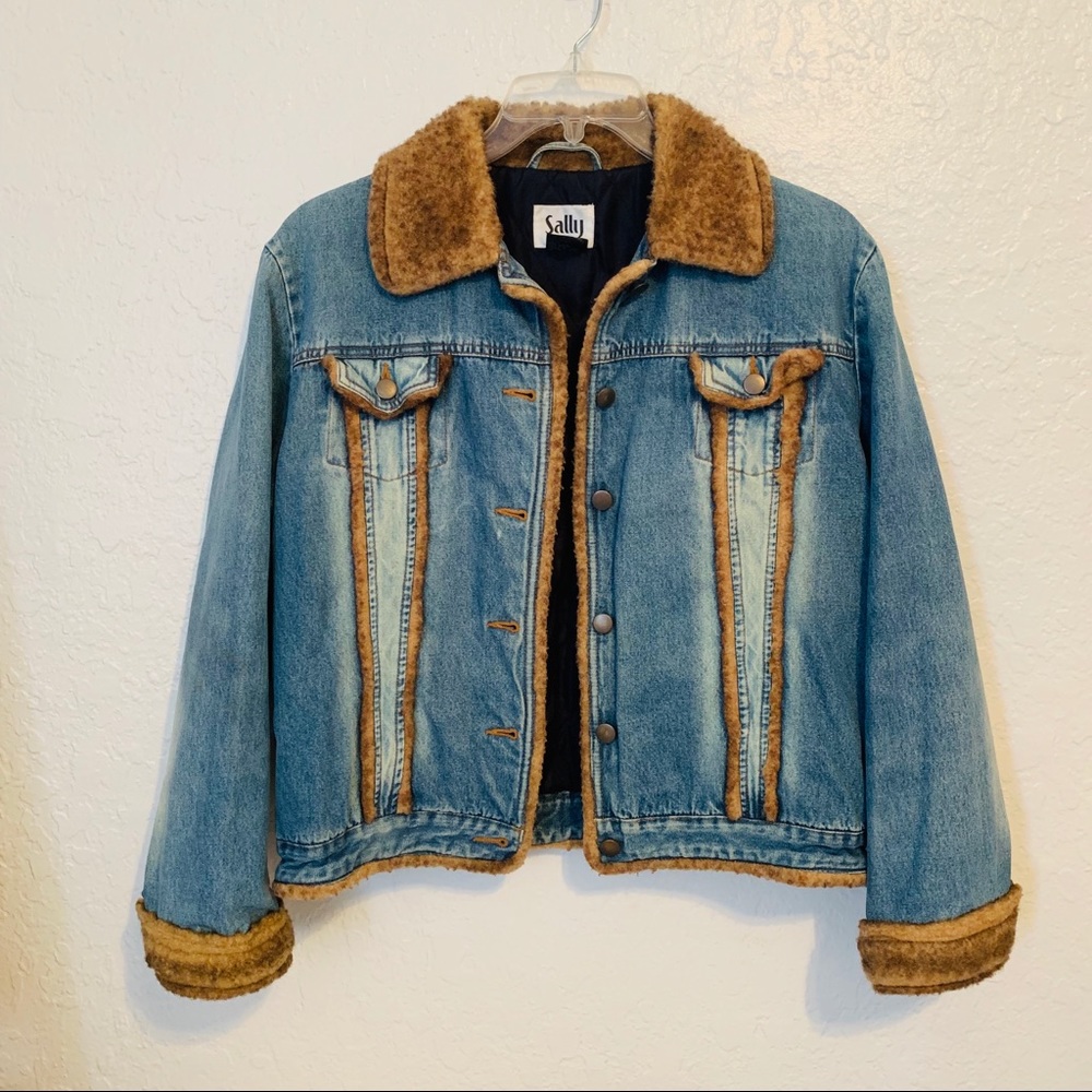 🍂Vintage jean jacket with faux fur🍂